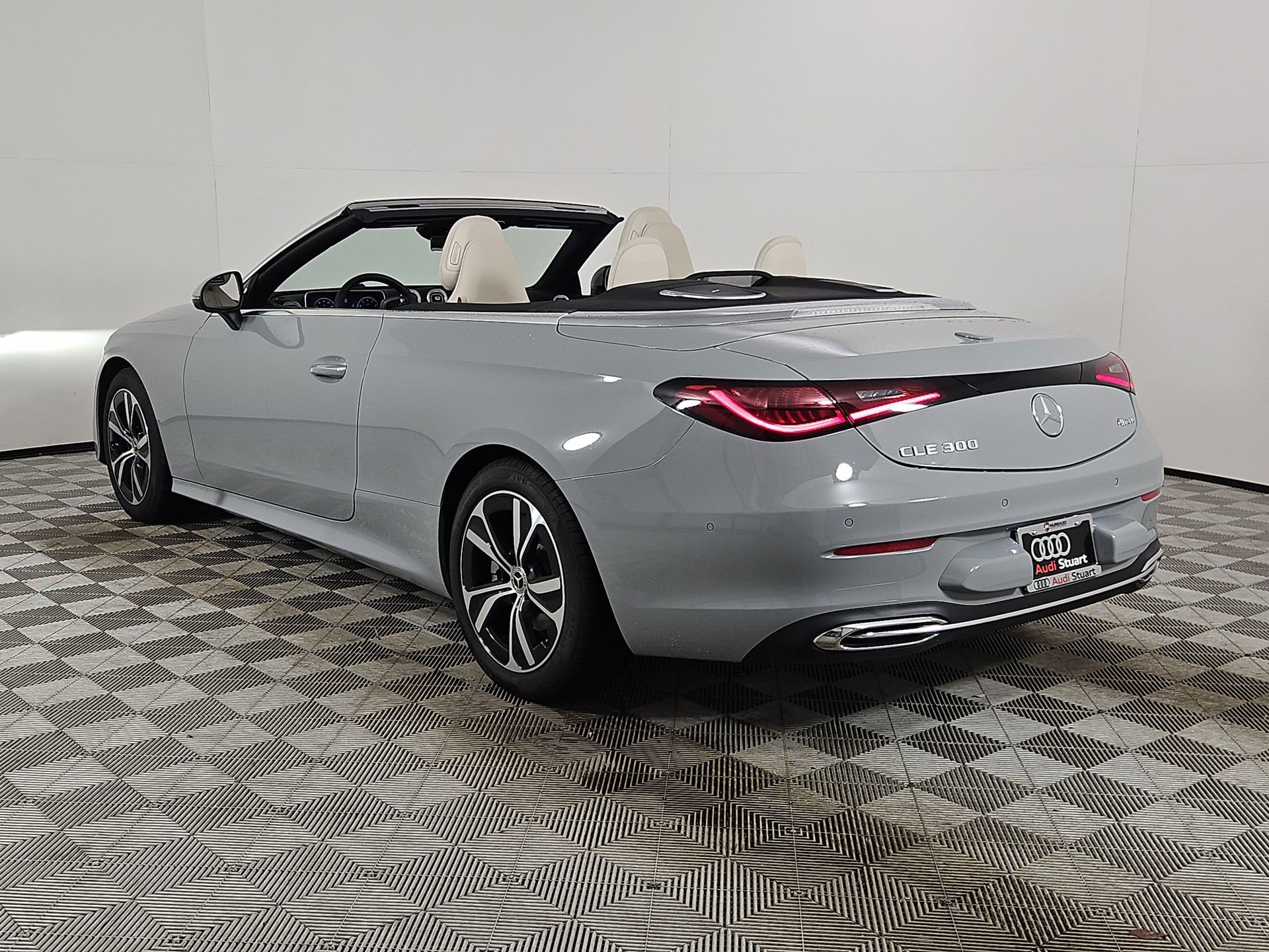 Used 2026 Mercedes-Benz CLE 300 4MATIC Cabriolet image 5