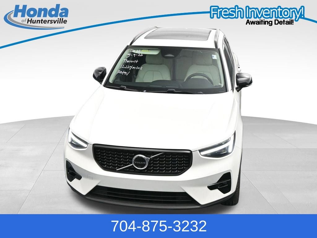 Used 2025 Volvo XC40 B5 Plus AWD/4WD image 26