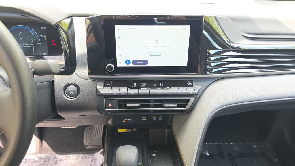 Used 2025 Toyota Camry LE w/ Convenience Package image 19