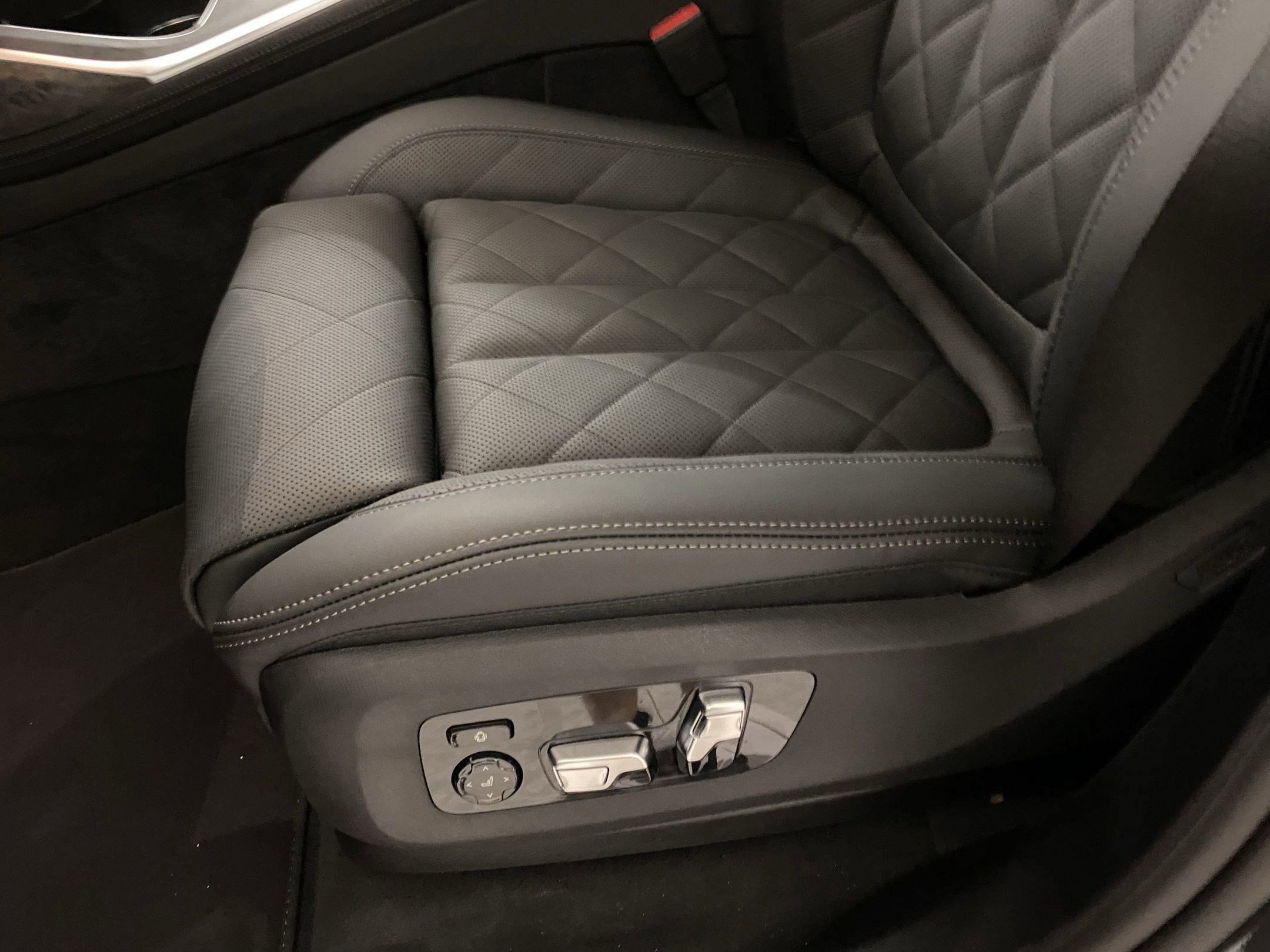 Used 2026 BMW X7 xDrive40i w/ Premium Package image 12