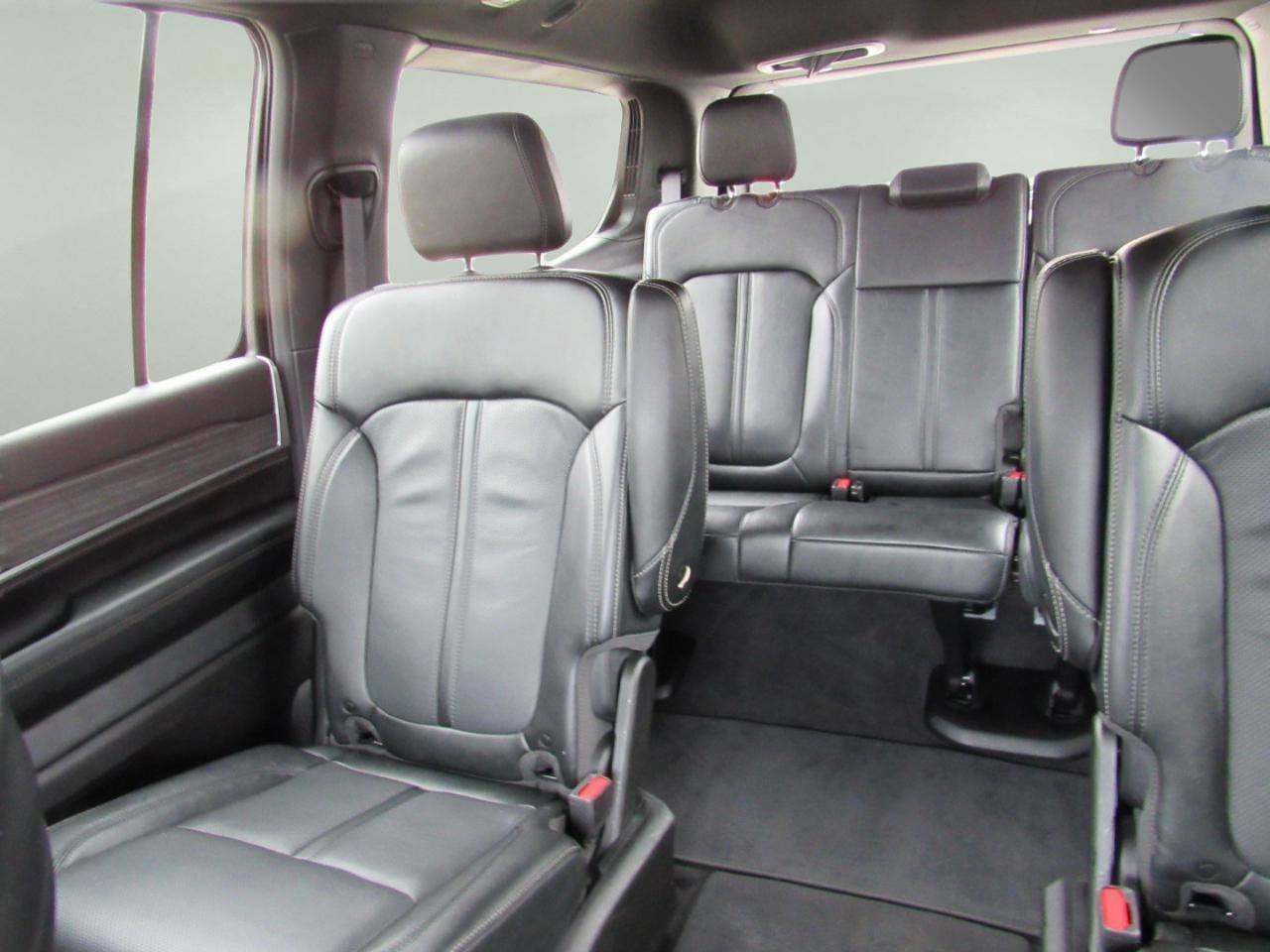 Used 2024 Jeep Wagoneer Series III AWD/4WD image 8