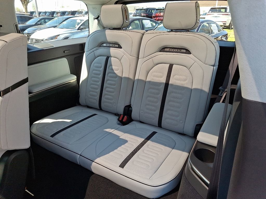 Used 2024 Rivian R1S Adventure AWD/4WD image 10