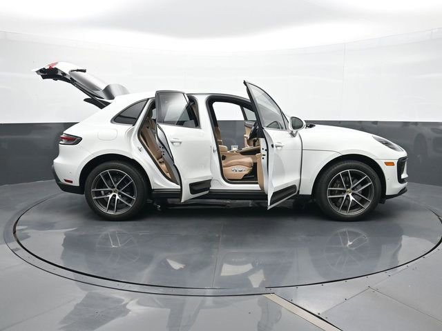 Certified 2023 Porsche Macan image 34