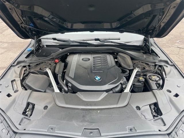 Used 2022 BMW 740i xDrive w/ Premium Package image 22
