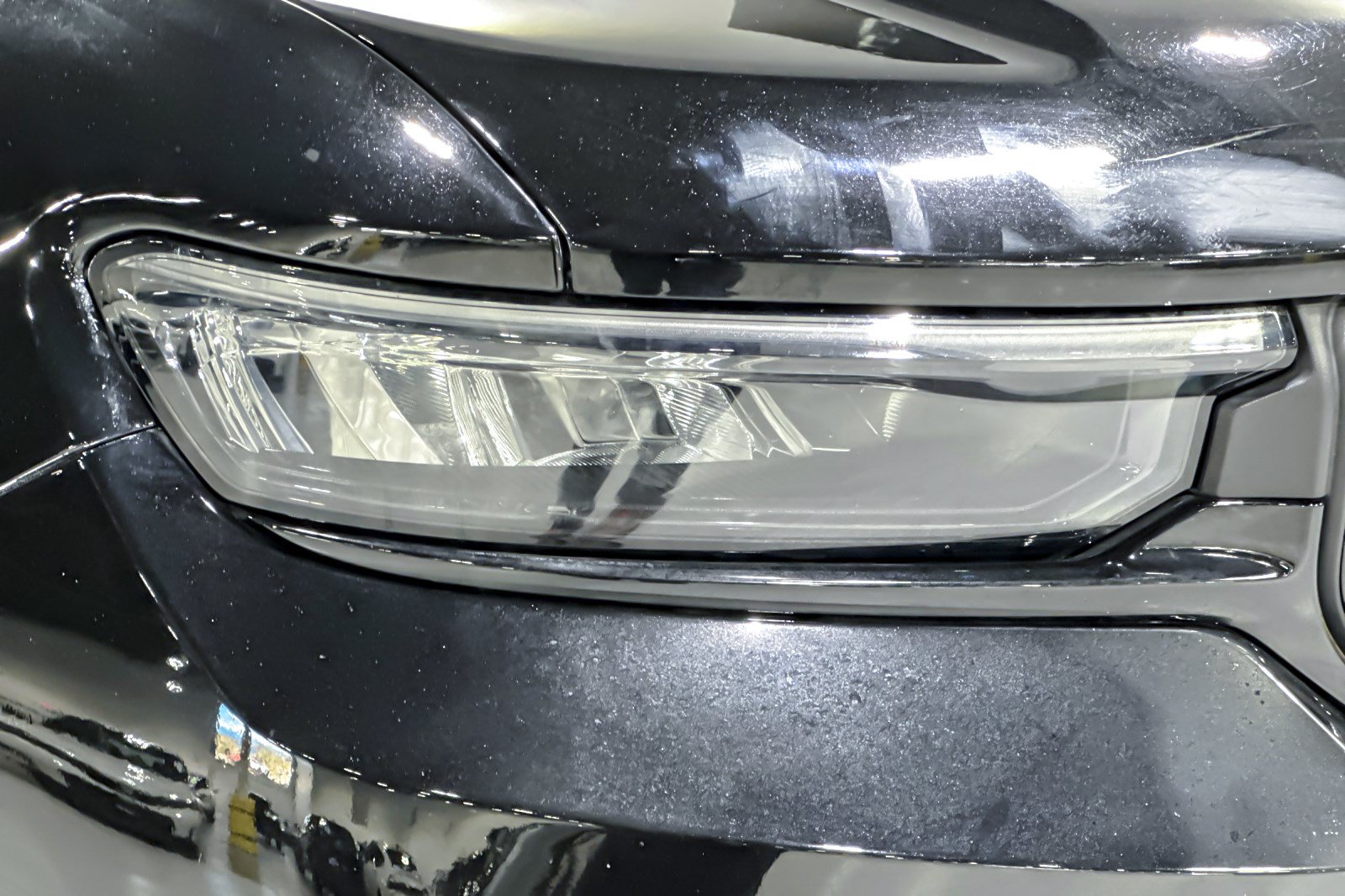 Used 2025 Jeep Grand Cherokee Altitude AWD/4WD image 11