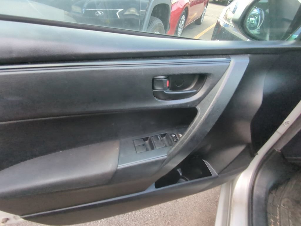 Used 2017 Toyota Corolla L w/ Carpet Mat Package (TMS) FWD image 8