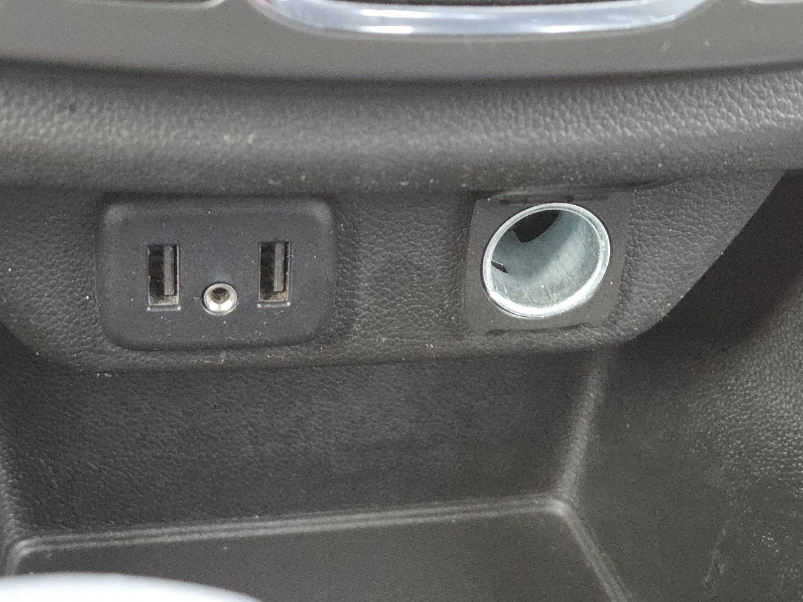 Used 2021 Chevrolet Traverse LS w/ LPO, Black Accent Package image 27