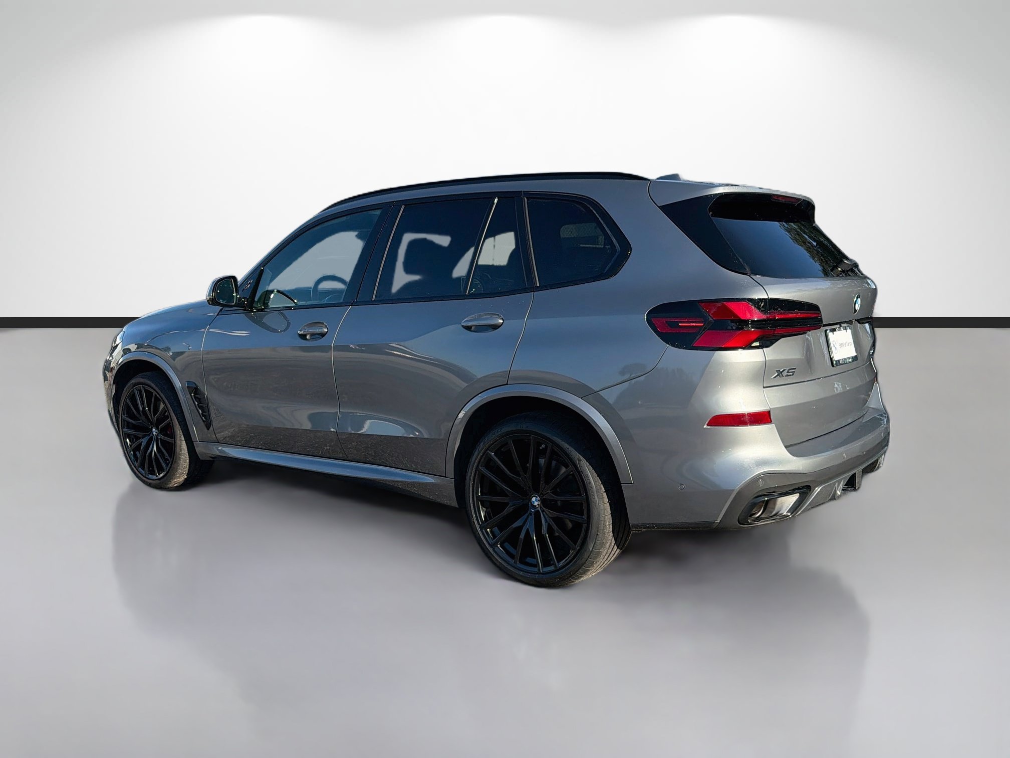 Used 2025 BMW X5 sDrive40i w/ M Sport Package RWD image 5