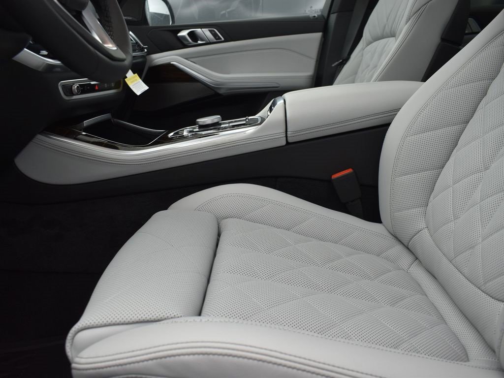 New 2026 BMW X5 xDrive50e image 13
