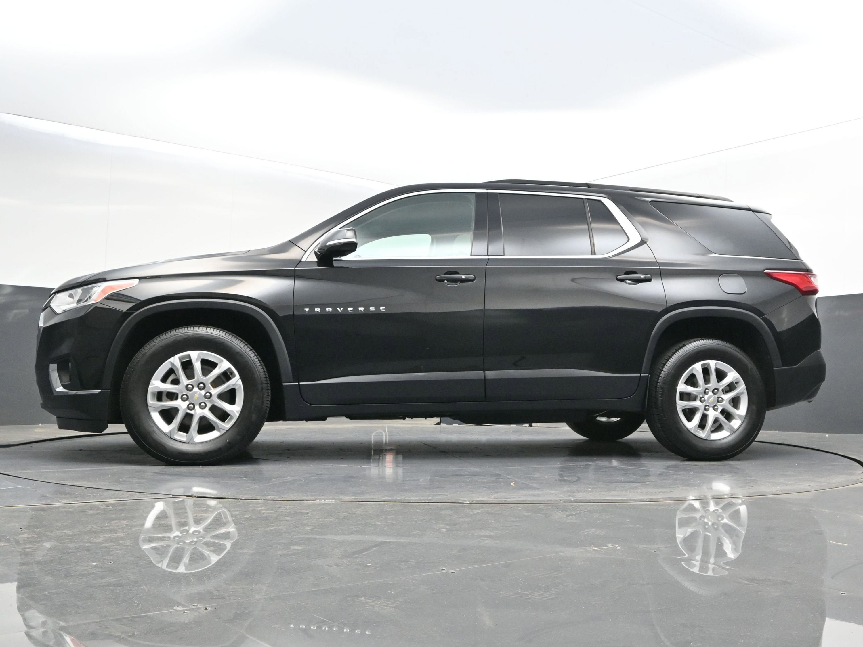 Used 2020 Chevrolet Traverse LT AWD/4WD image 40