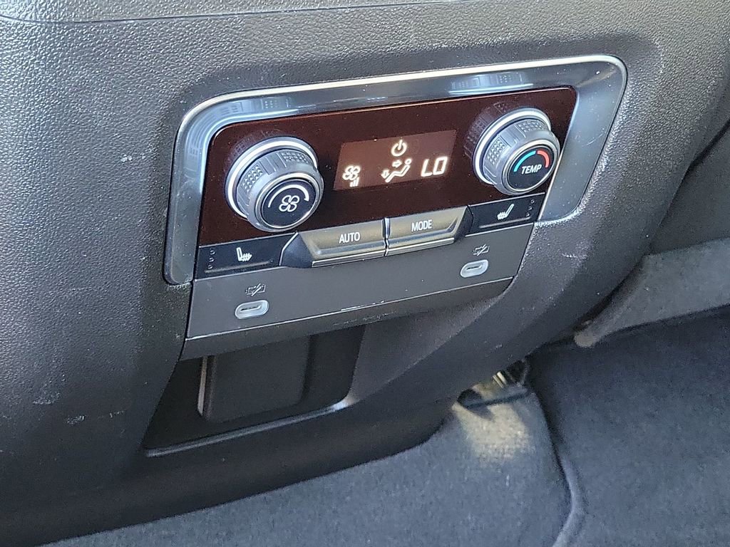 Used 2023 Chevrolet Suburban High Country image 22