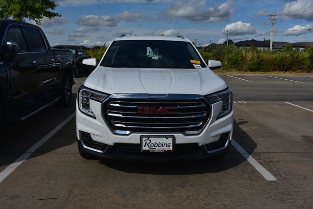 Used 2024 GMC Terrain SLT FWD image 2