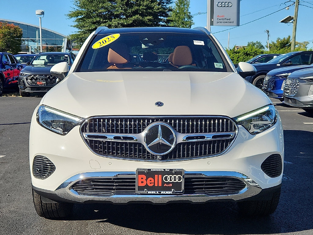 Used 2025 Mercedes-Benz GLC 350e 4MATIC image 8