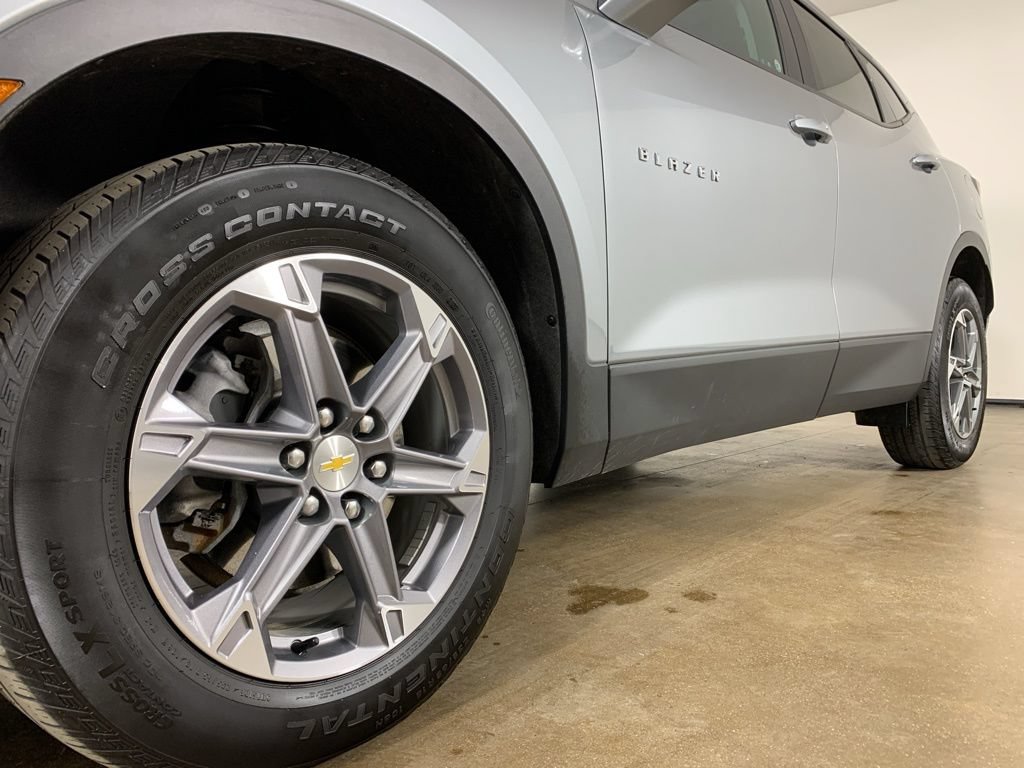 Used 2023 Chevrolet Blazer LT AWD/4WD image 2