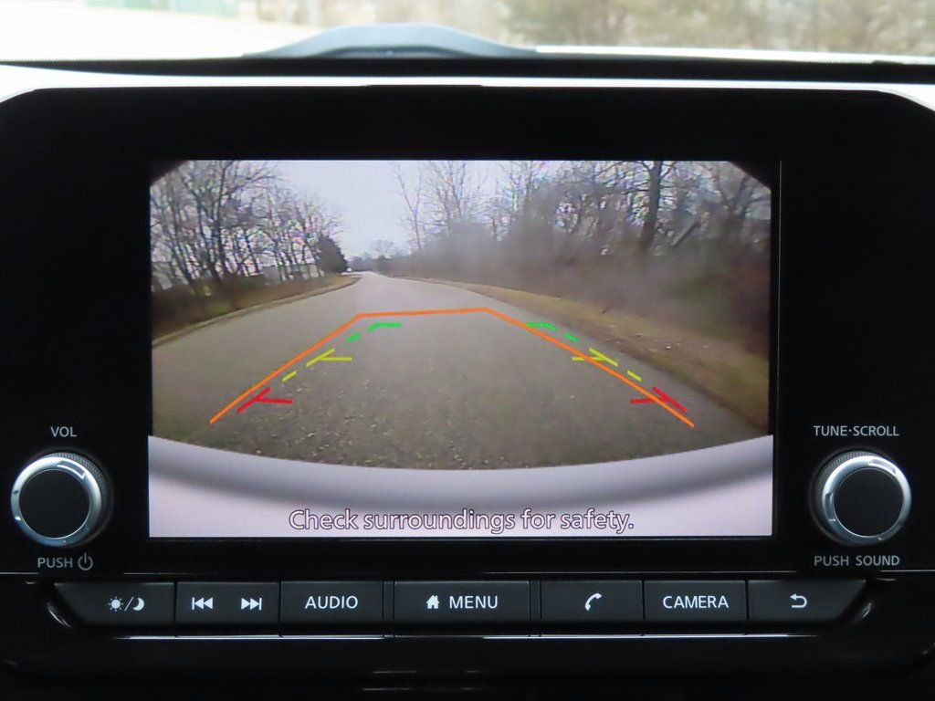 Used 2025 Nissan Pathfinder SV image 5