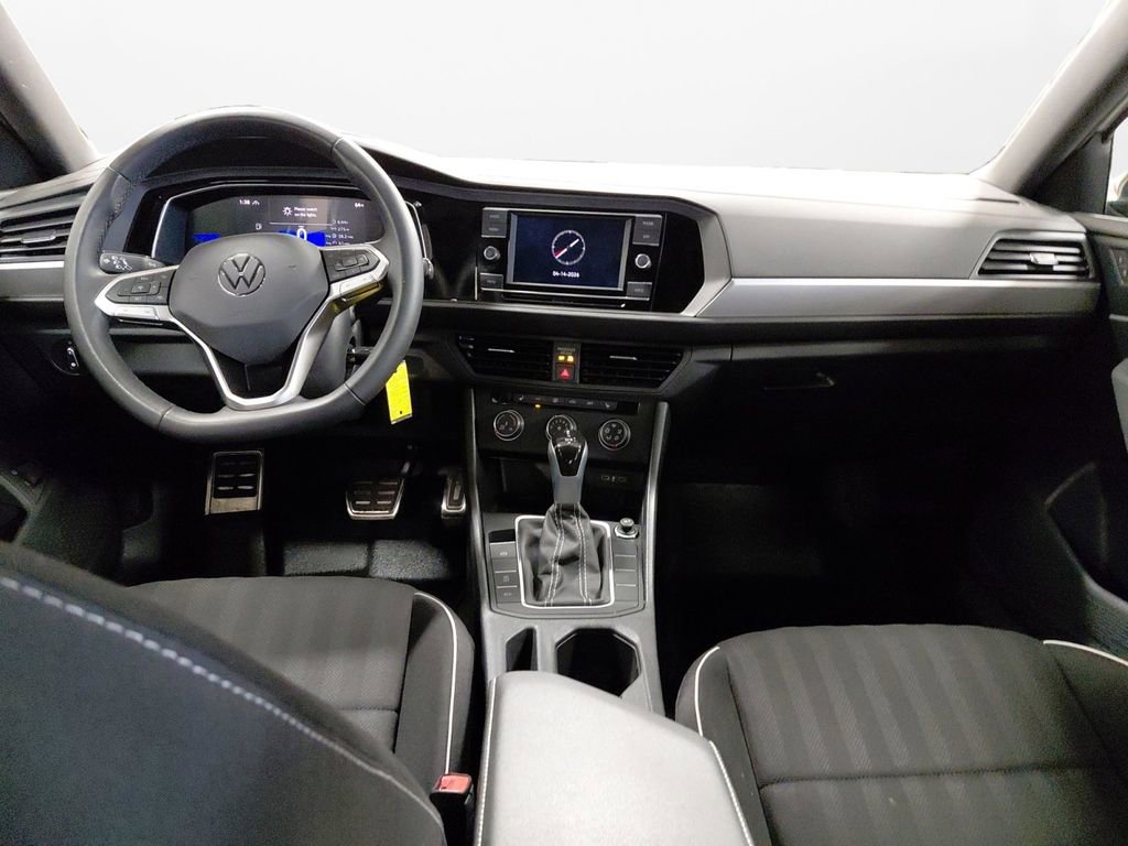 Used 2024 Volkswagen Jetta Sport image 10