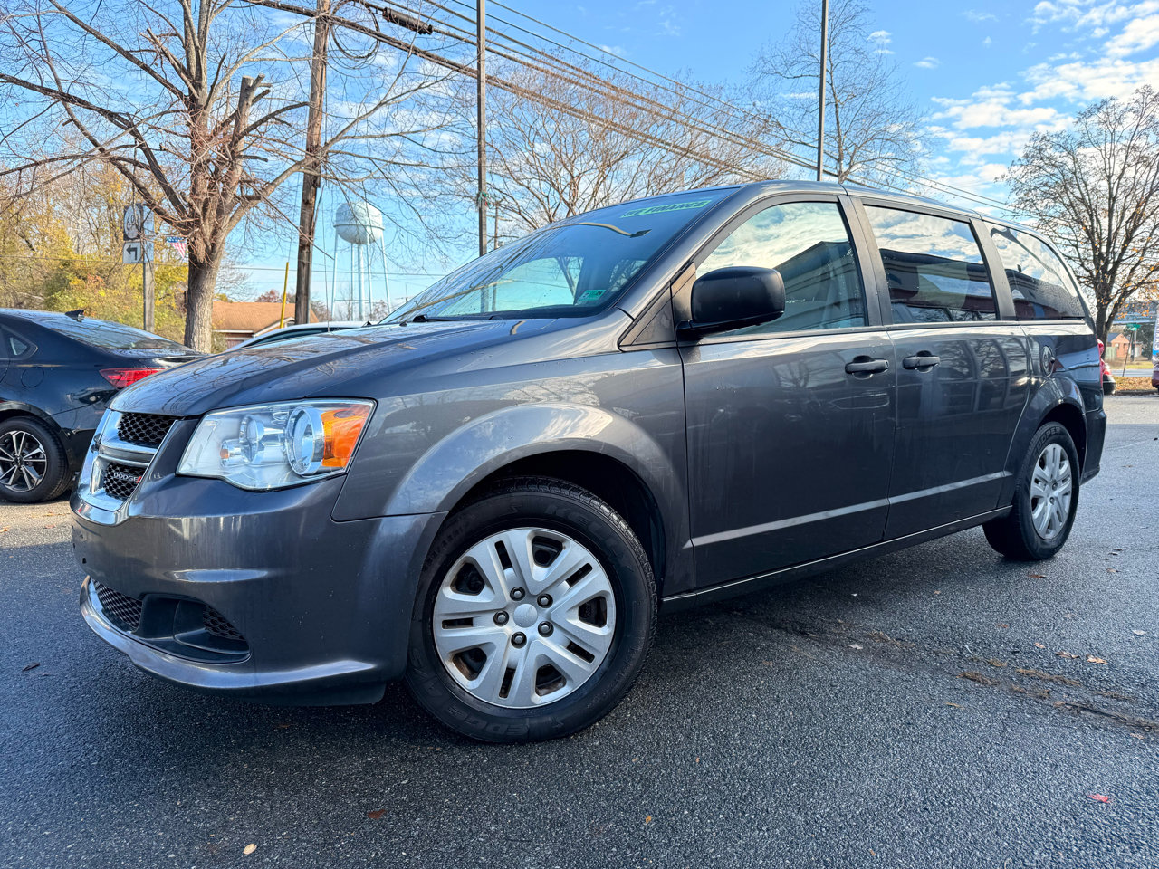 Used 2019 Dodge Grand Caravan SE w/ UConnect Hands-Free Group image 2