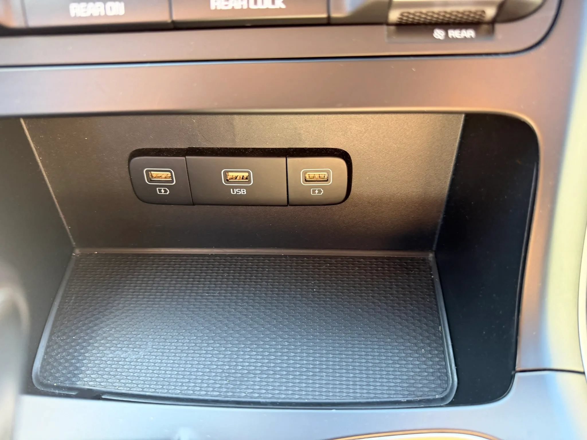 Used 2023 Kia Carnival LX FWD image 20