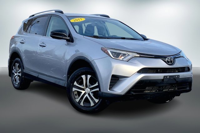 Used 2017 Toyota RAV4 LE video 1