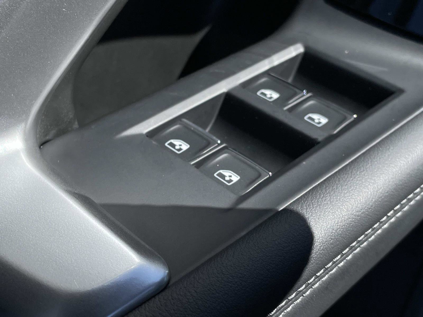 Used 2025 Audi Q5 Premium w/ Convenience Package image 17