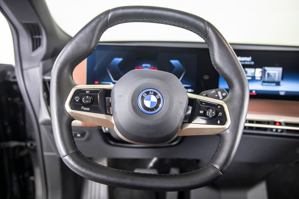 Used 2023 BMW iX xDrive50 w/ Sport Package AWD/4WD image 31