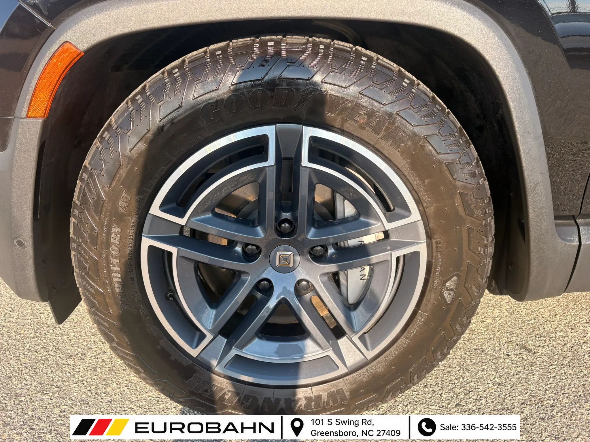 Used 2025 Rivian R1S Adventure Dual AWD/4WD image 28