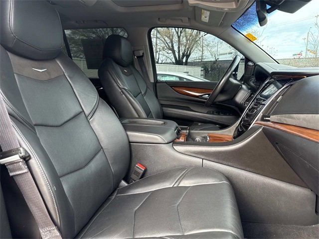 Used 2016 Cadillac Escalade Luxury image 8