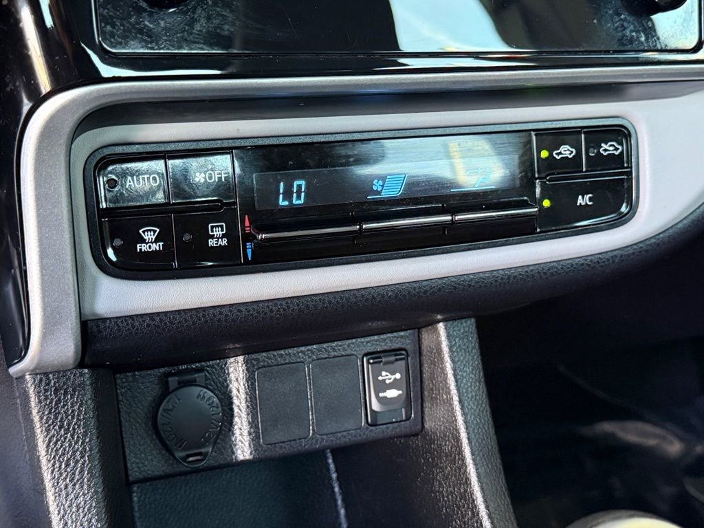 Used 2018 Toyota Corolla LE w/ Carpet Mat Package (TMS) image 30