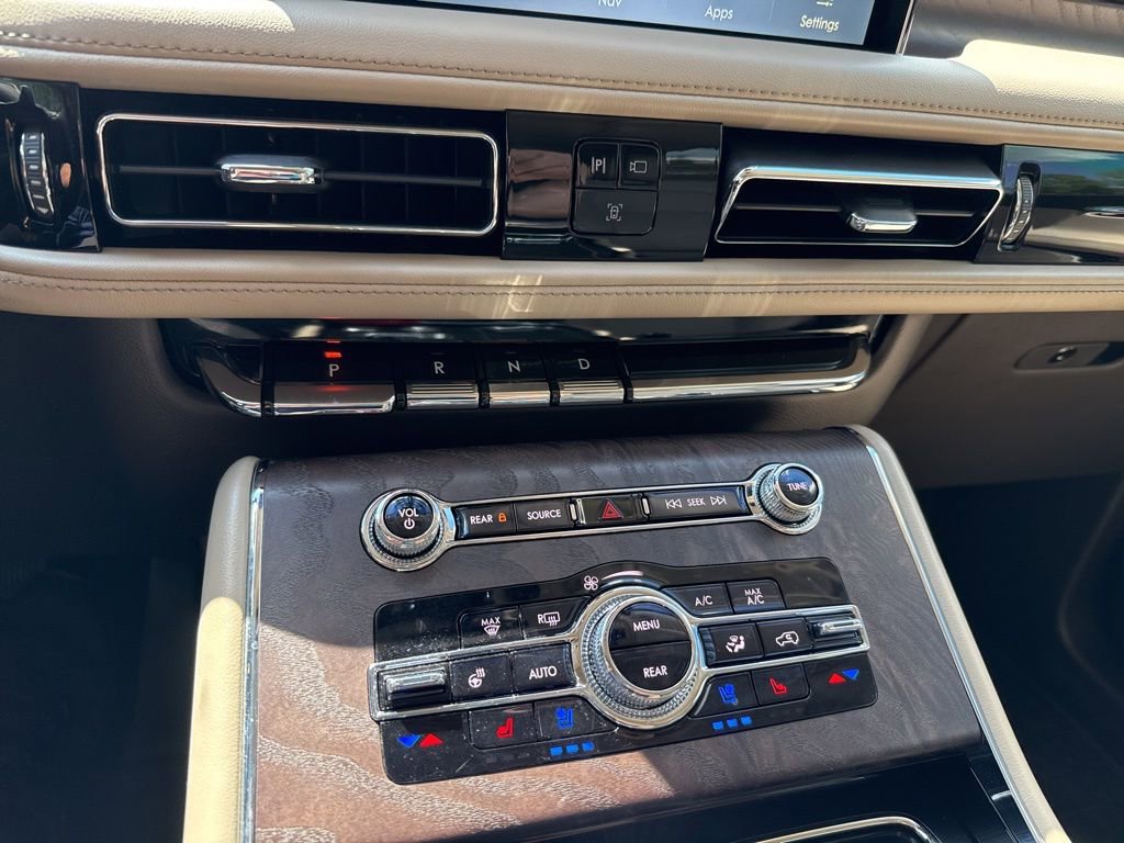 Used 2021 Lincoln Aviator Grand Touring w/ Elements Package Plus AWD/4WD image 27