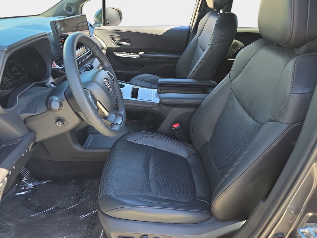 Used 2025 Toyota Sienna Platinum AWD/4WD image 18