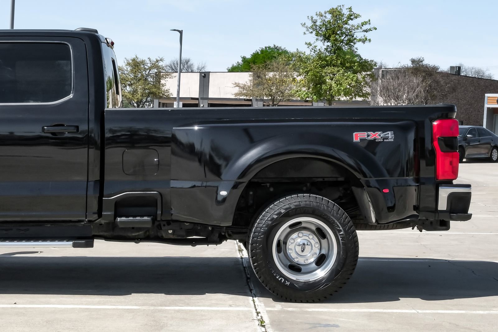 Used 2023 Ford F350 Lariat image 16