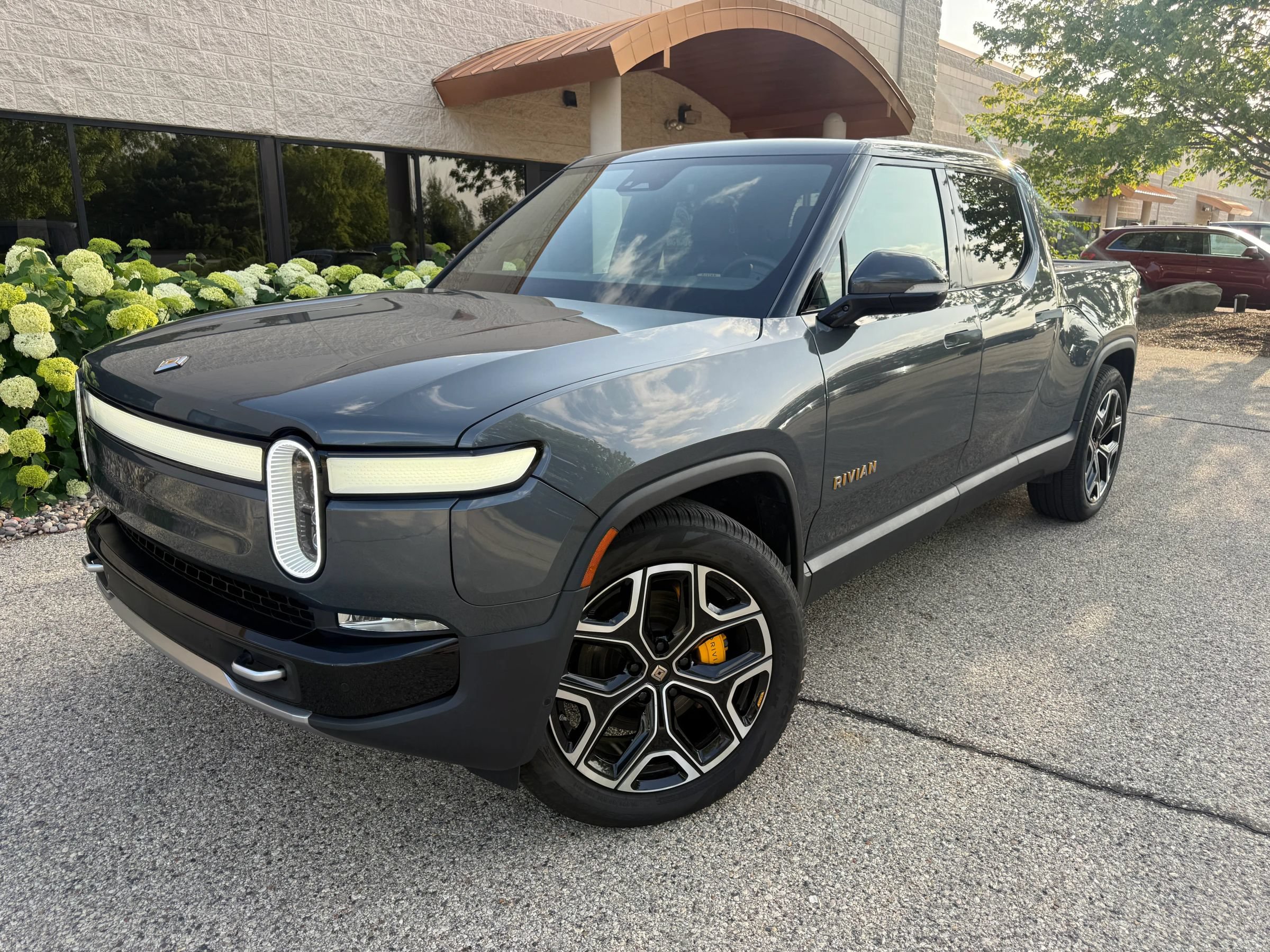 Used 2022 Rivian R1T Launch Edition AWD/4WD image 1