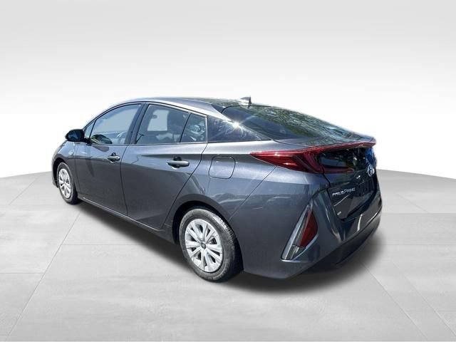 Used 2020 Toyota Prius Prime LE FWD image 4