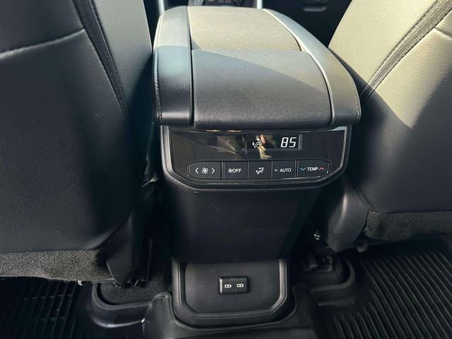 Used 2024 Toyota Highlander XLE AWD/4WD image 27