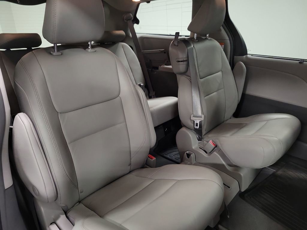 Used 2019 Toyota Sienna XLE w/ XLE Navigation Package image 23