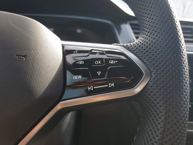 Used 2024 Volkswagen Tiguan SE R-Line image 27