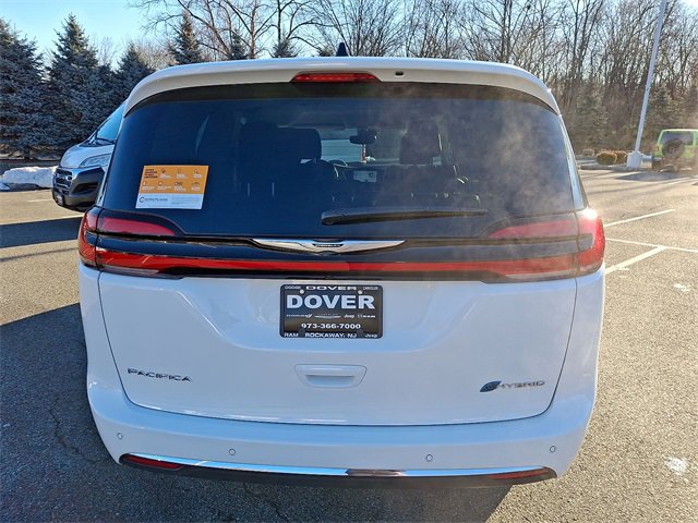 Used 2024 Chrysler Pacifica Select image 23