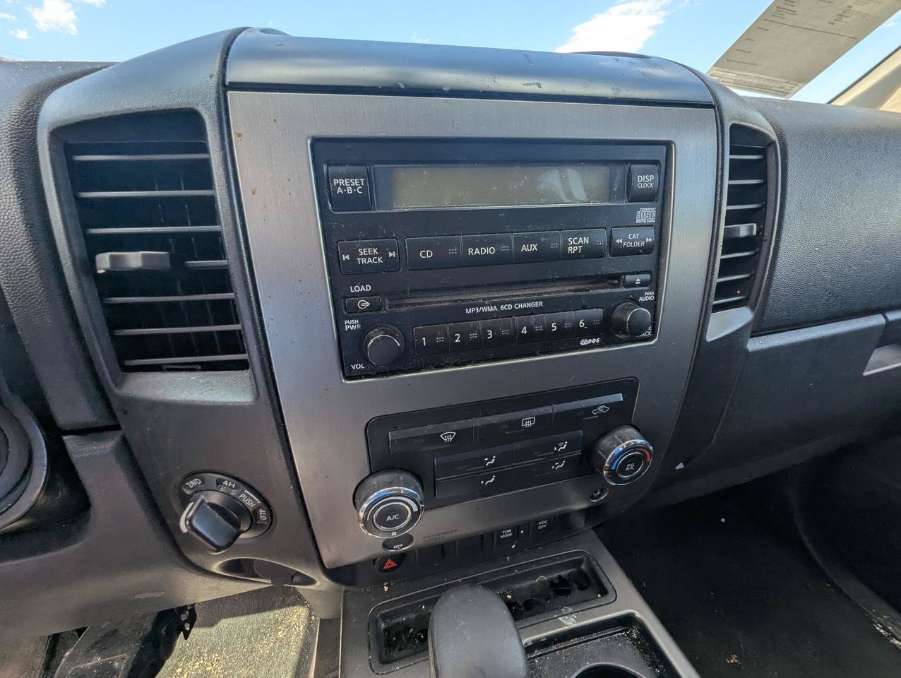 Used 2011 Nissan Titan SV w/ SV Value Truck Pkg AWD/4WD image 8