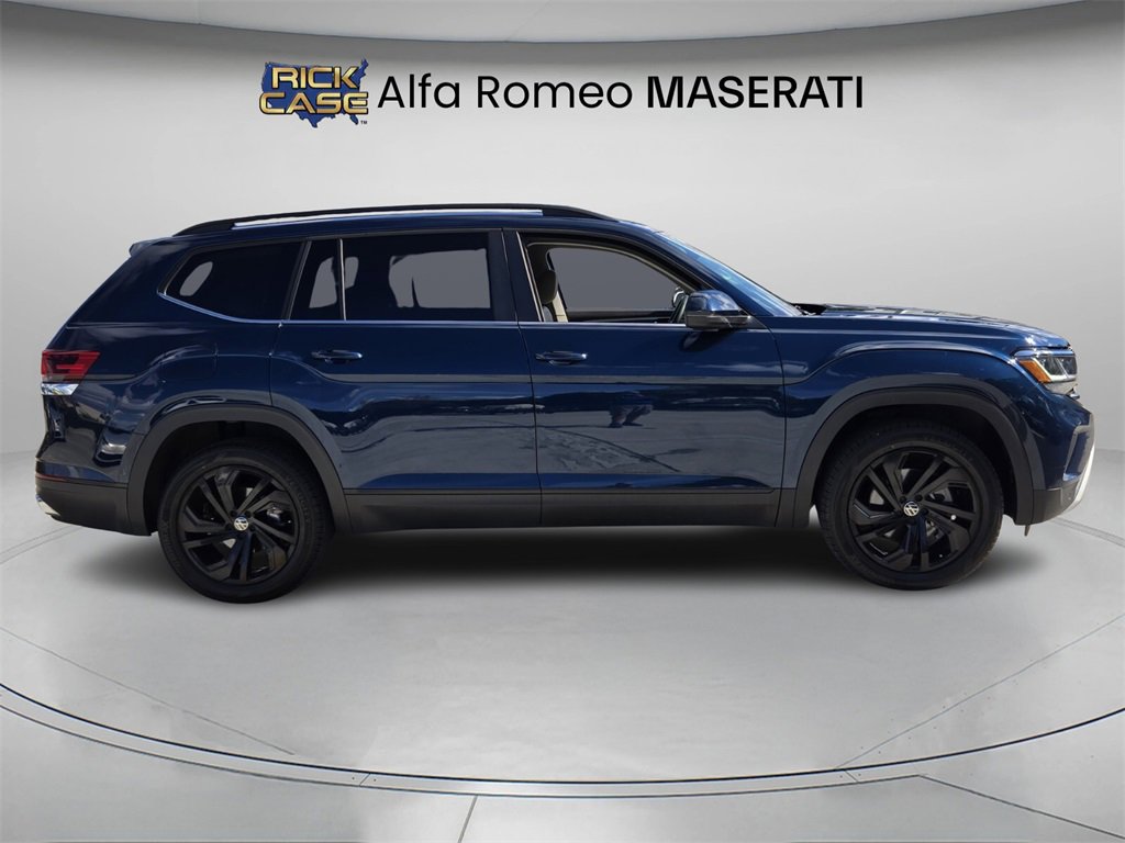 Used 2023 Volkswagen Atlas SE w/ Black Wheel Package image 4
