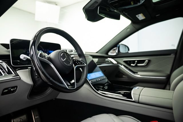 Used 2025 Mercedes-Benz Maybach S 580 4MATIC image 11