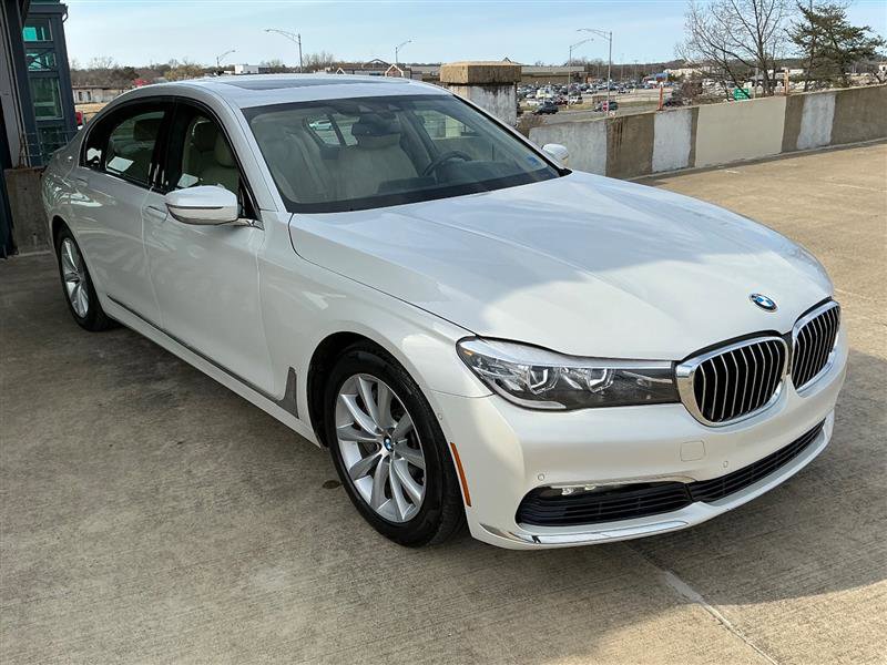 Used 2017 BMW 740i xDrive image 9