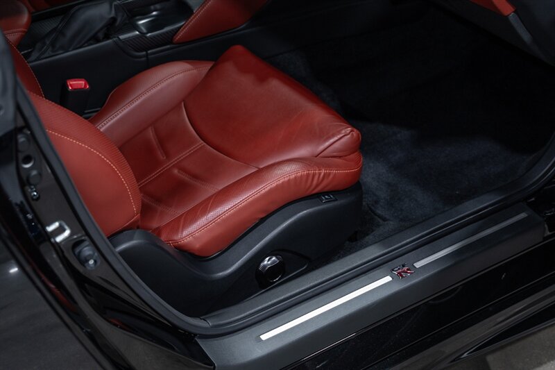 Used 2021 Nissan GT-R Premium AWD/4WD image 30