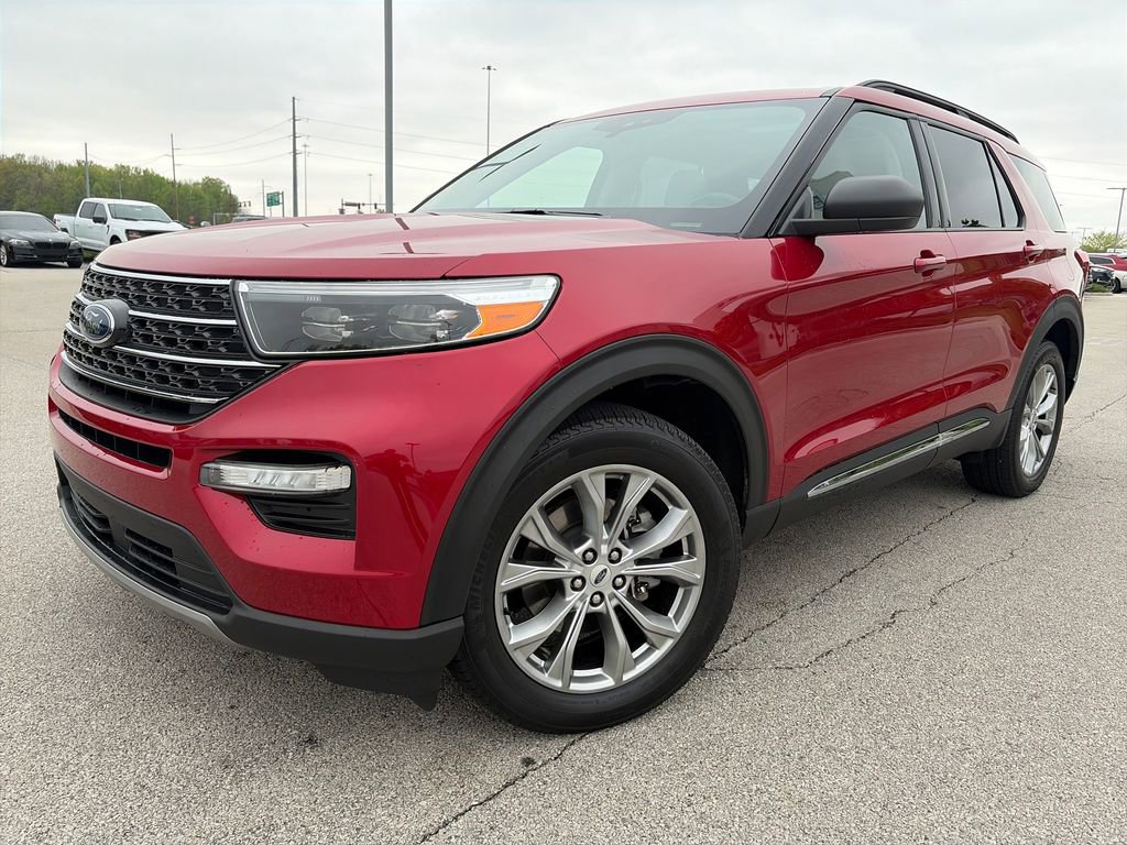 Used 2023 Ford Explorer XLT w/ Equipment Group 202A AWD/4WD image 3