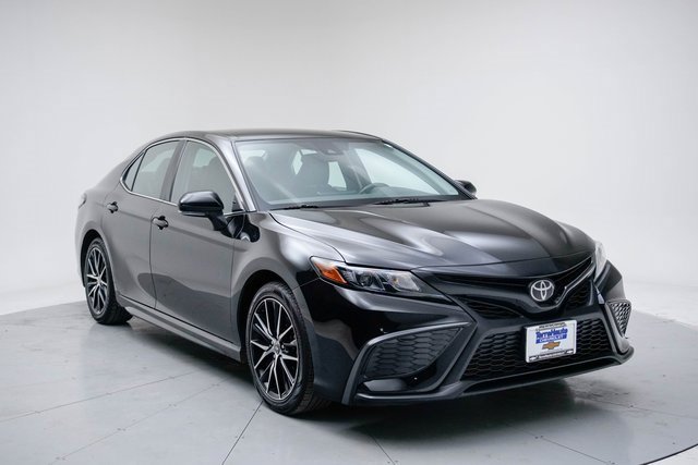 Used 2023 Toyota Camry SE image 9