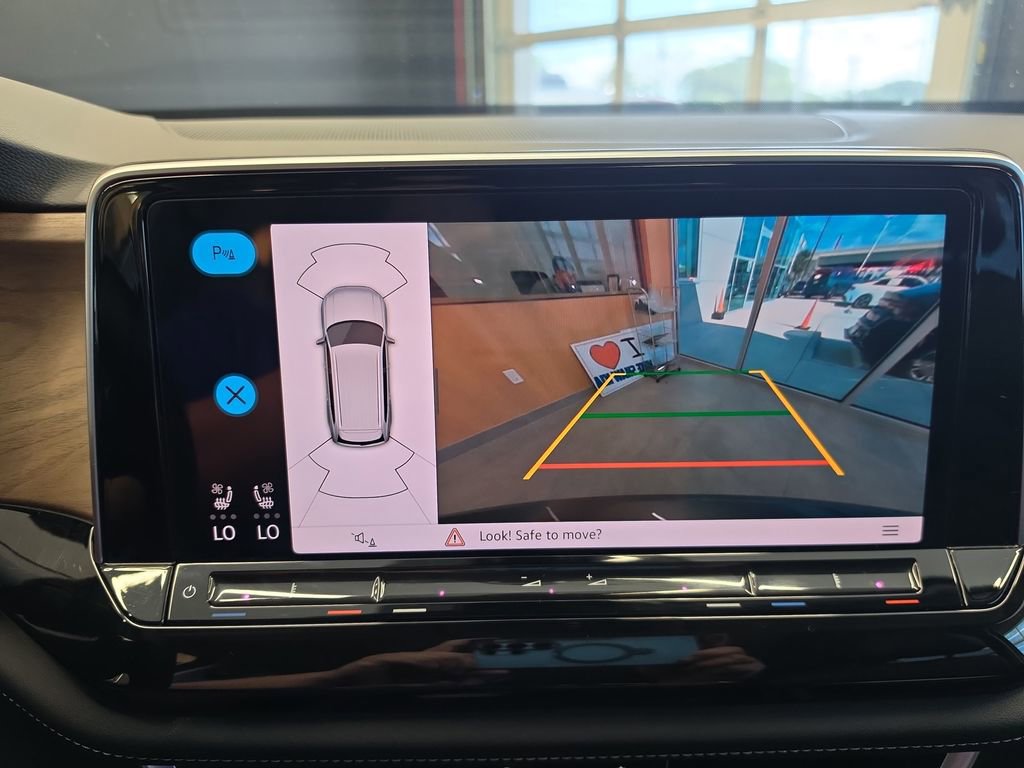 Used 2025 Volkswagen Atlas SE image 25