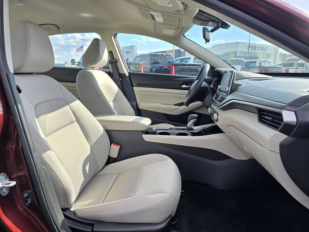 Used 2024 Nissan Altima 2.5 SV FWD image 16