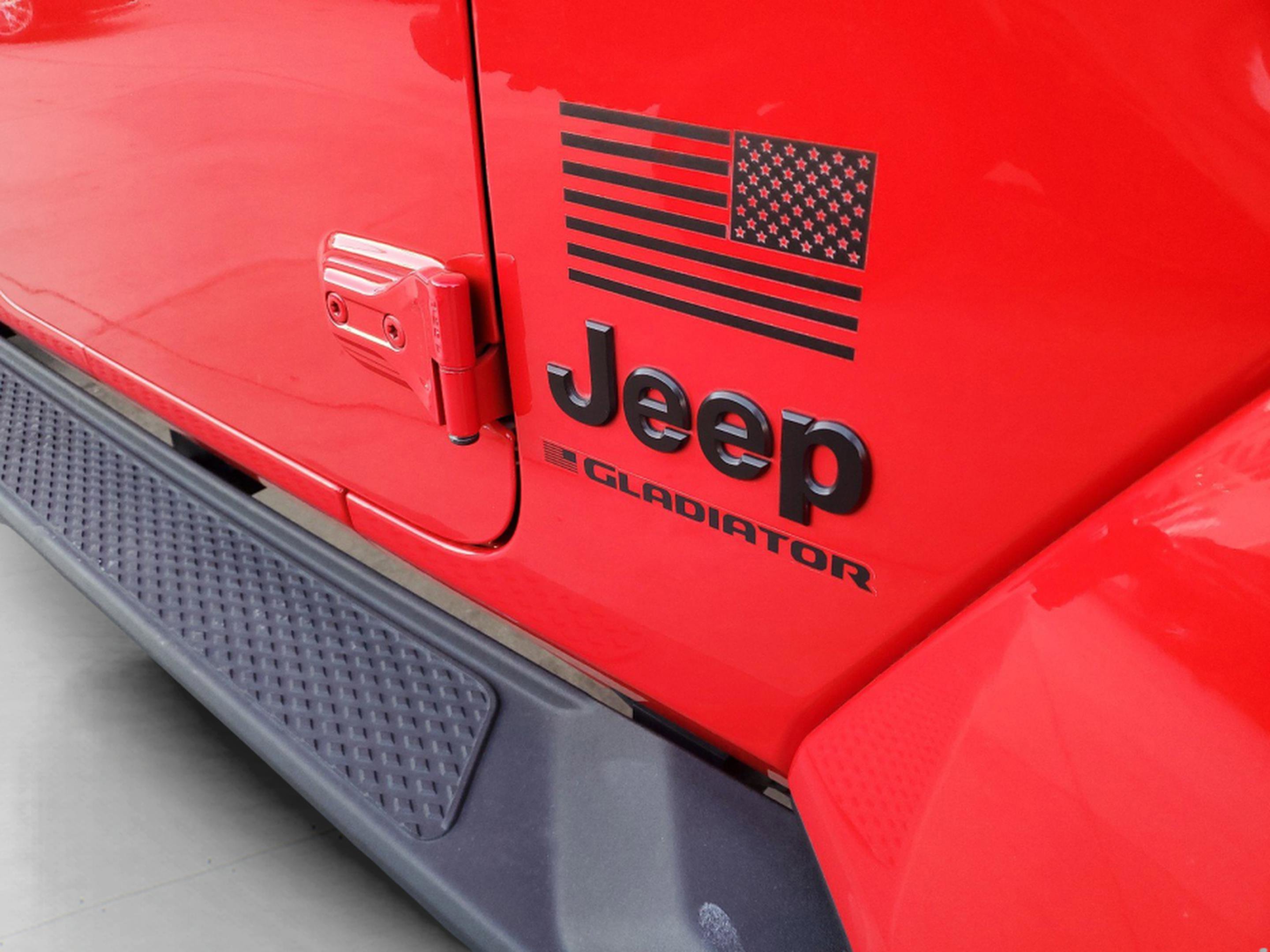 Certified 2023 Jeep Gladiator Sport AWD/4WD image 7