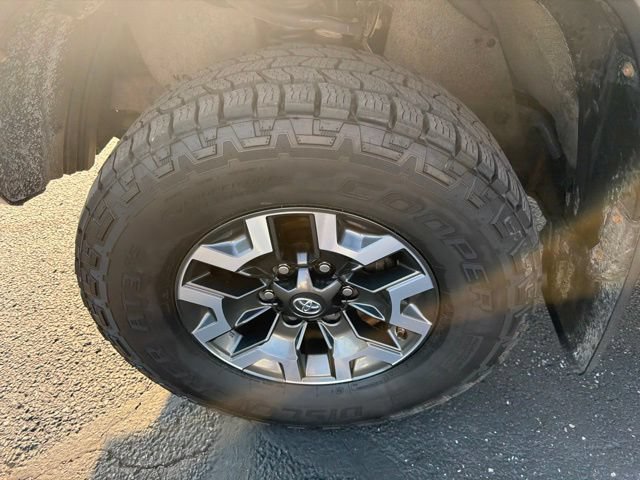 Used 2017 Toyota Tacoma TRD Off-Road w/ Tow Package (A/T) AWD/4WD image 30