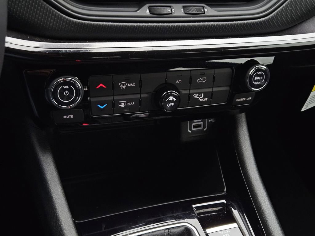 New 2026 Jeep Compass Latitude image 19