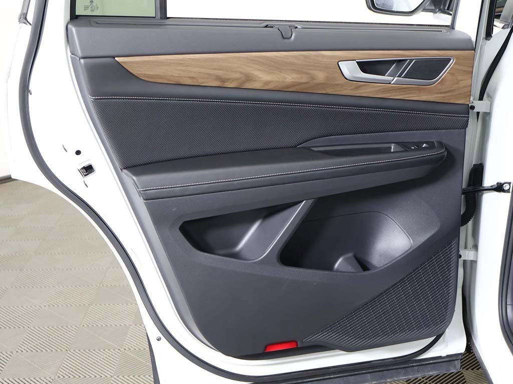 Used 2024 Volkswagen Atlas SE image 27